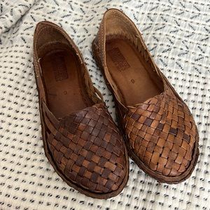 Mohindes Woven Flat